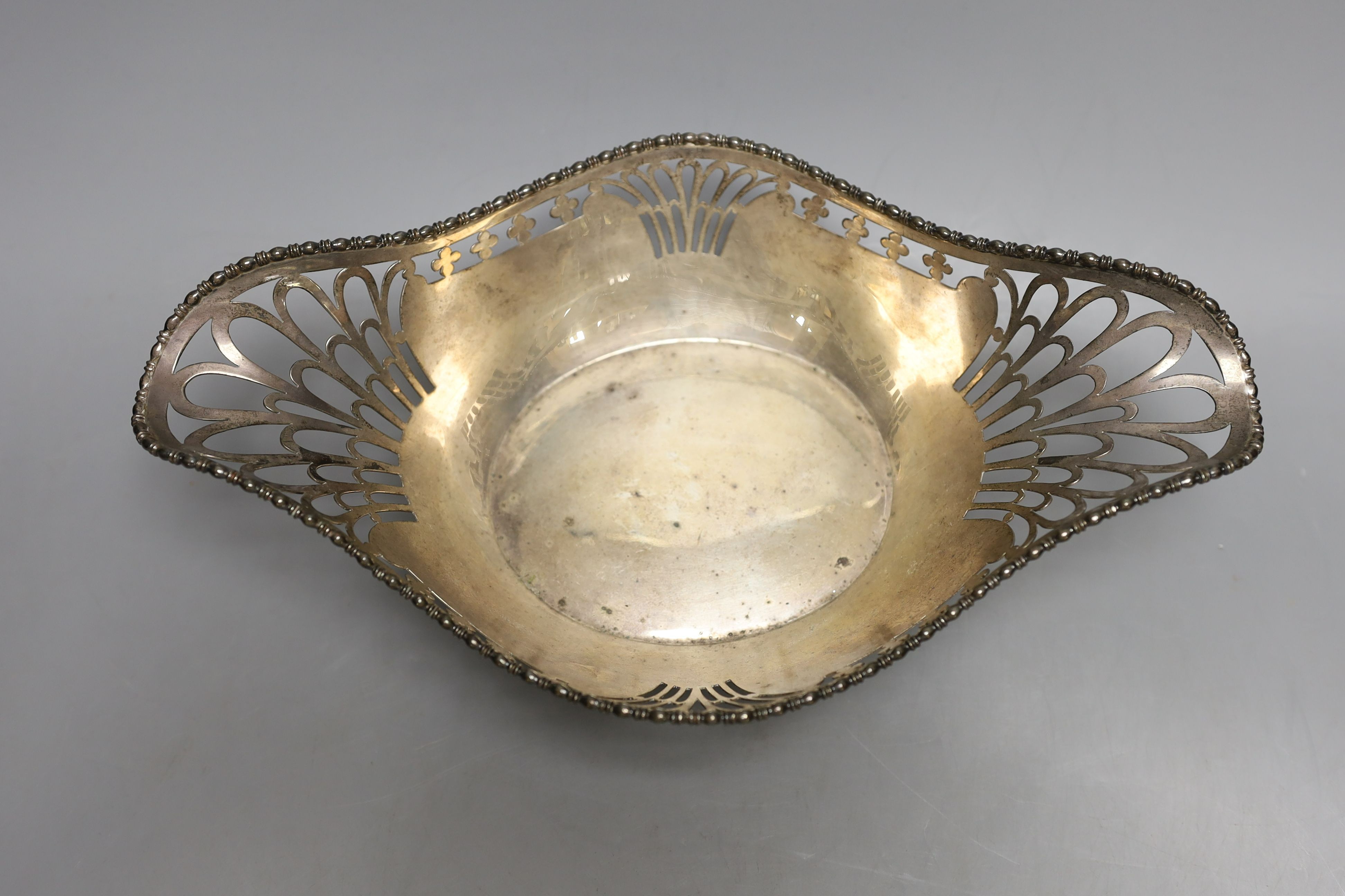 A George V pierced silver ovoid fruit bowl, Martin, Hall & Co, Sheffield, 1924, 32.3cm, 17oz.